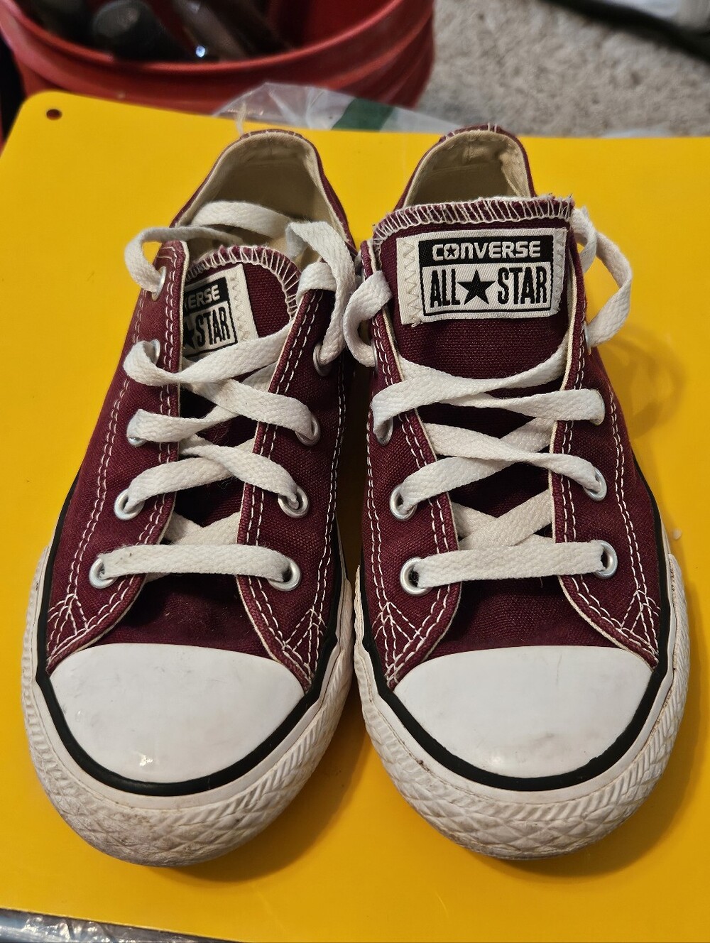 Kids Converse Size 1 Low Top Sneakers in Maroon